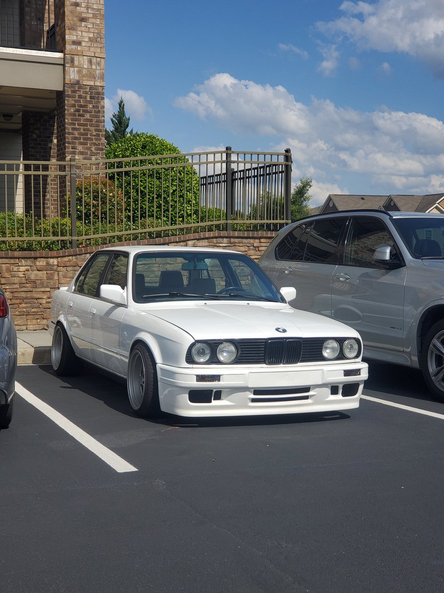 cam__cady's tweet image. Found this in my apartment complex