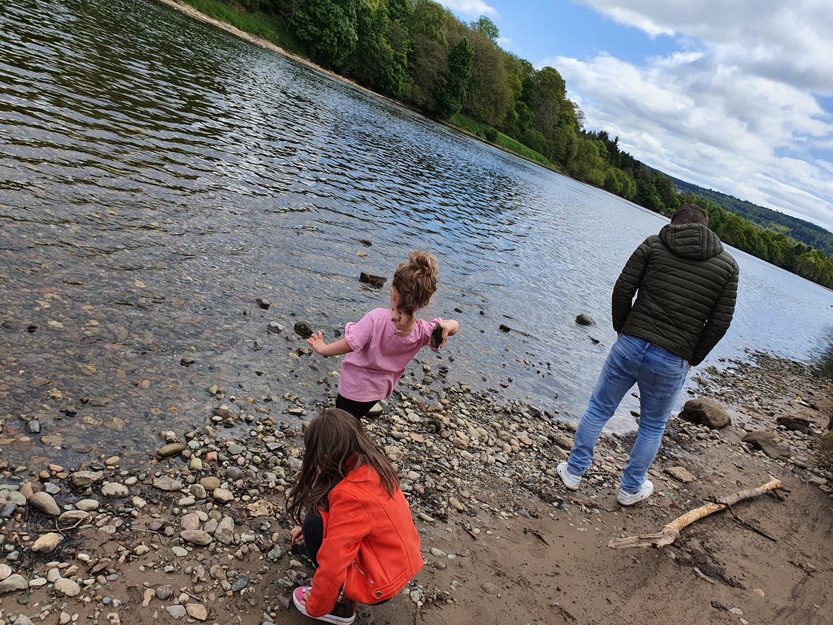 kulik372's tweet photo. Stone skimming lesson from Daddy. It was so hard!! 💦 We also spotted 5 different arty stones!! 🔭 We seen a beautiful Swan 🦢 &amp; a strange looking red beastie! 🕷 We walked/cycled 5 miles! 💪 #MPSHomeSchoolLinks @MilnathortPS @MilnathortN https://t.co/gxCEgbCatL