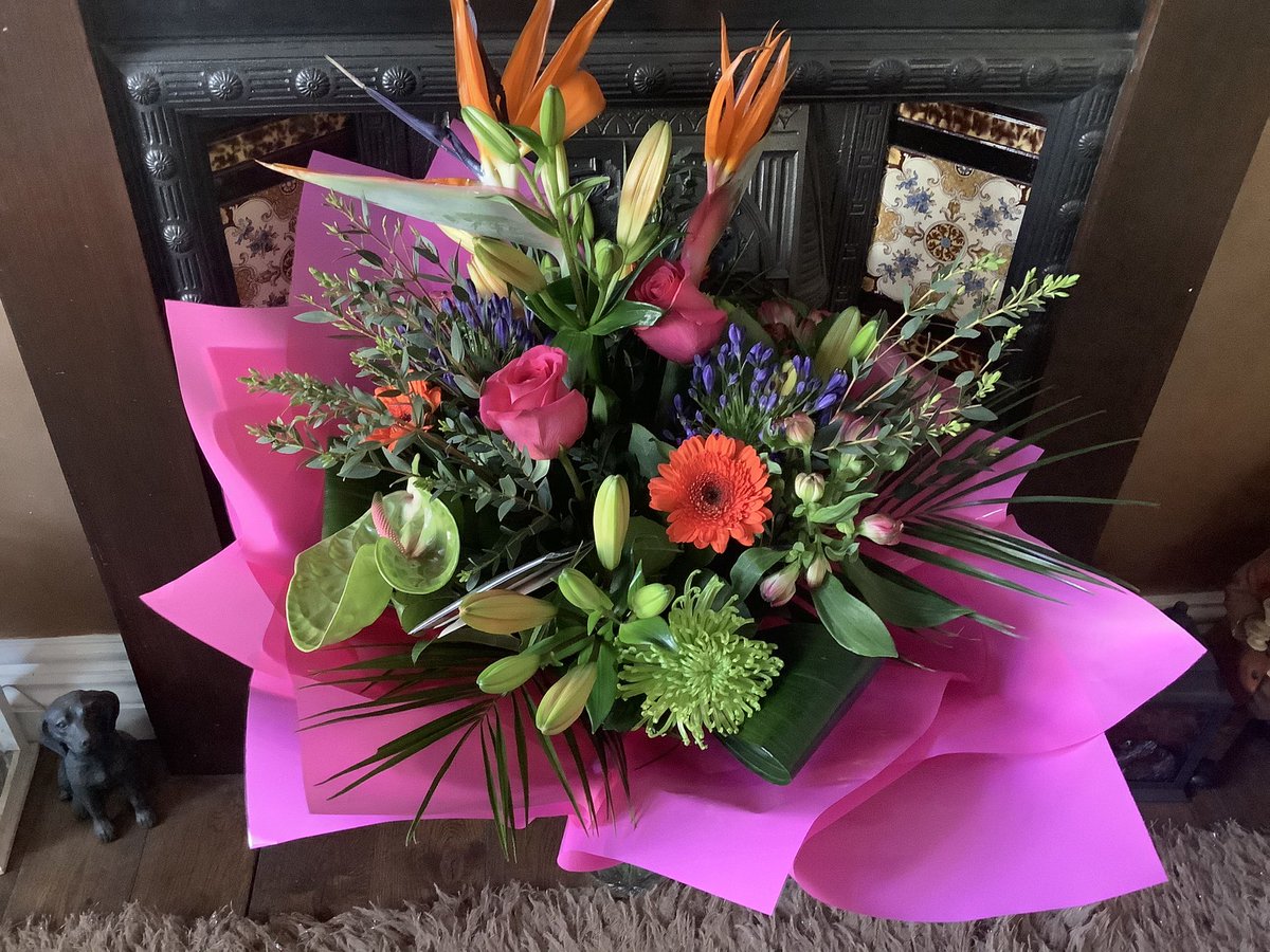 Beautiful birthday flowers today from <a href="/CGFlowers/">Covent Garden</a> .
Thank you. ( ...and thank you Mr. Tree.😉😂).💜