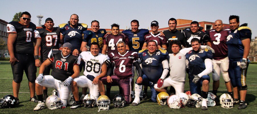 lexfa's tweet photo. Histórico🕰: Dentro de esas leyendas que participaron en aquel Clásico Legendario modalidad arena estaban Félix-Increíble-Vampiro por Pumas, y por IPN Juárez-Tatanka-Chendo..... solo por mencionar a algunos. #fueronheroes #teamlexfa #lexfarules #leyendas https://t.co/SZnqoiGt6q