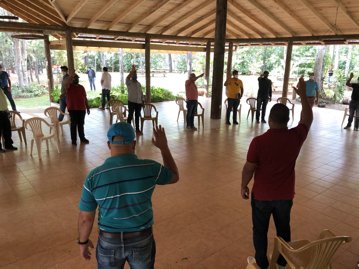 EuclidesLaVega's tweet photo. Ahora en #Jarabacoa juramentamos el Comité Municipal de la campaña en Jarabacoa, EL EQUIPO GANADOR.@Pte.@Gonzalo2020RD .@EuclidesLaVega, Senador.@DiputadoEdwin . Antonia Suriel, Diputada. @Jcesarcorrea,coordinador operativo. https://t.co/AFgS9LyqiI