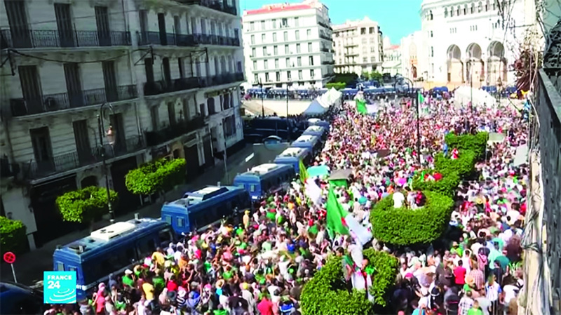 صحيفة الأنباء مشروع دستور الجزائر الجديدة معركة المعارضة وتبون الجزائر