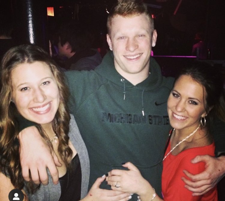 cokes_15's tweet photo. took a shot with some pals on my 21st bday at @Ricks_EL #NoFlyZone 💚 https://t.co/pLy9LnhR02
