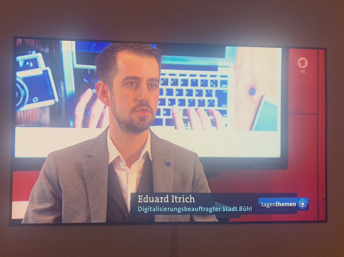 F_Kaltheuner's tweet photo. Now this is an exciting new possibility: a German town is running their own @jitsinews server so that schools and local choir groups don’t have to rely on @Skype and @zoom_us 

Video conferencing as public infrastructure 

Cc @thenewpossible #newpossible https://t.co/15dYeGqSDj