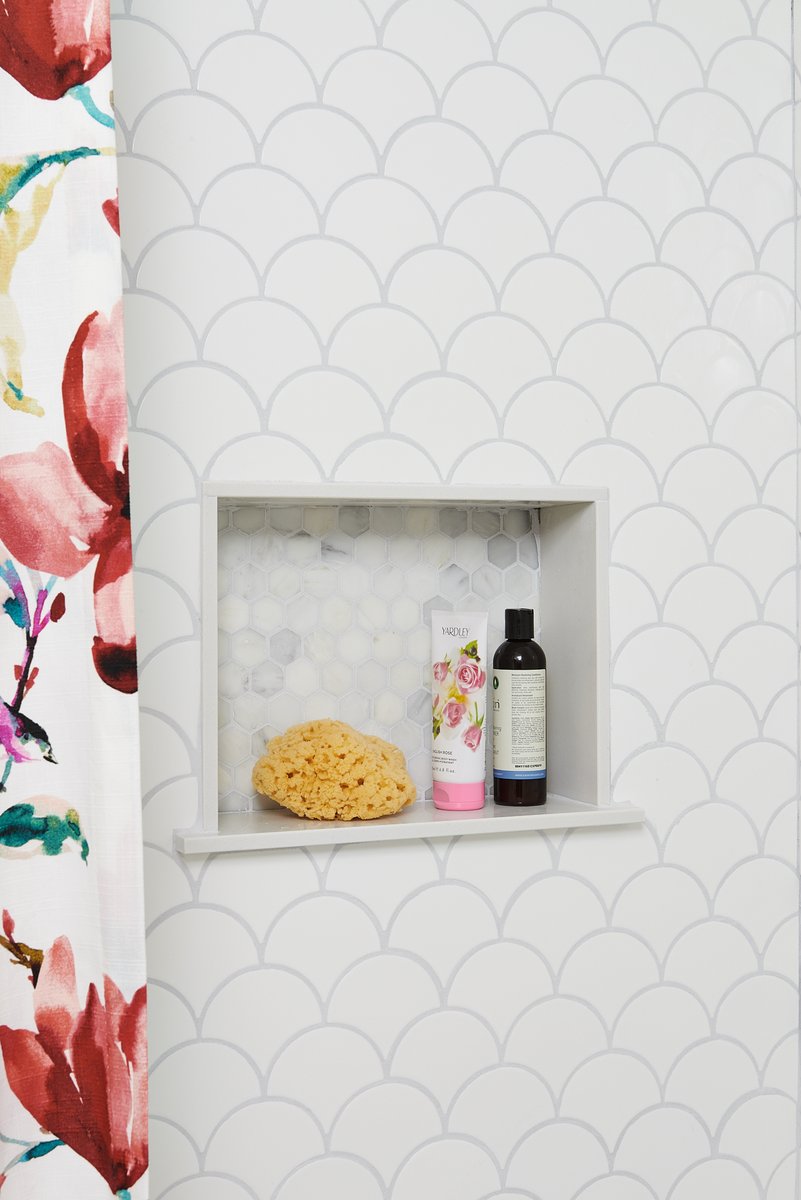 JeffreyCourtHD's tweet image. Sophisticated, clean + attainable. Mix + match tiles to create a look that best reflects your style. 🛁 #saferathome #bathroomrenovationwin #beforeandafterdesign #bathroomreveal