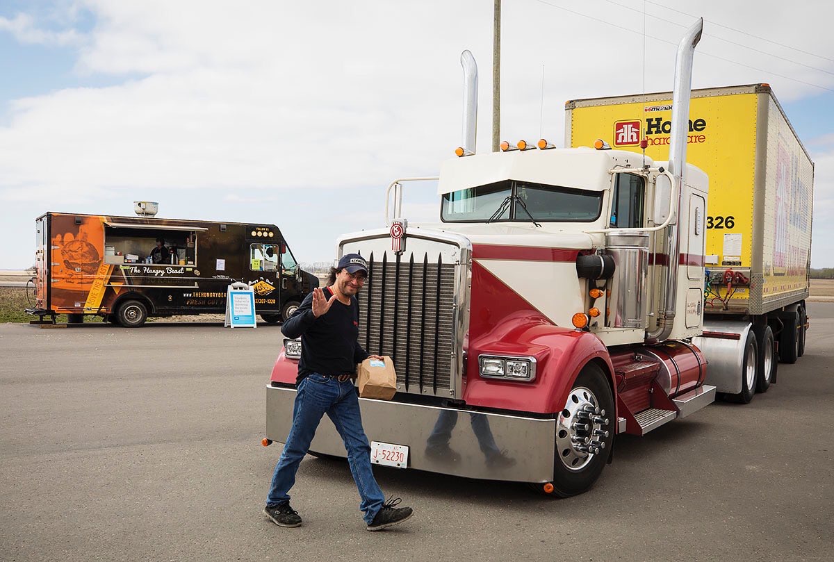 atbfinancial's tweet image. We were humbled to buy lunch for more than 100 truck drivers today! These frontline workers are away from their families so the rest of us can have the goods we need. Thank you! And a big thanks to @taikotaco and @HumgryCo for the amazing food! #ATBGoodnessGrows