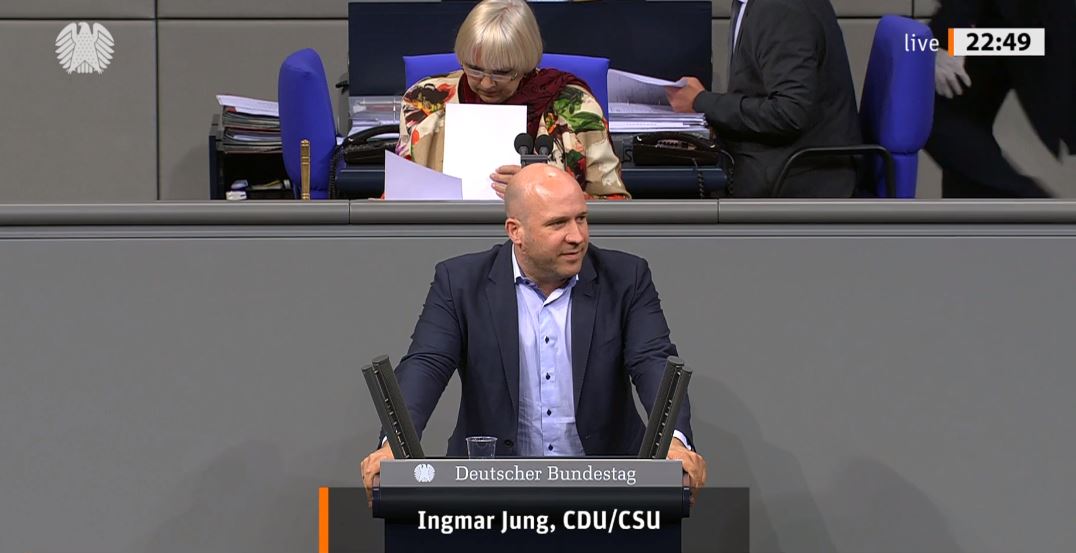 CDU·CSU (@cducsubt) on Twitter photo Als CDU/CSU können wir es nicht hinnehmen, dass ungestraft Flaggen anderer Staaten - insbesondere Israels 🇮🇱 - verbrannt werden, ohne dass wir dem strafrechtlich begegnen können , so <a href="/Ingmar_Jung/">Ingmar Jung</a> ganz deutlich im Plenum. Als CDU/CSU können wir es nicht hinnehmen, dass ungestraft Flaggen anderer Staaten - insbesondere Israels 🇮🇱 - verbrannt werden, ohne dass wir dem strafrechtlich begegnen können , so <a href="/Ingmar_Jung/">Ingmar Jung</a> ganz deutlich im Plenum.