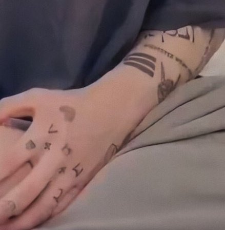 Fuck it, Jungkook &amp; his tattoos ~~ 
Another thread because I go absolutely feral anytime I see them 🥺