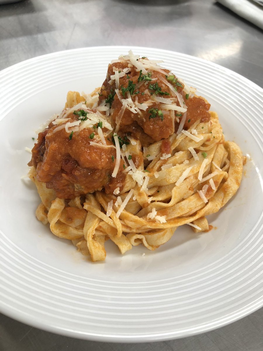 Solidraws's tweet photo. Spaghetti with hand made noodles, meatballs and topped with Parmesan and parsley. #GordonRamsay https://t.co/VP0AOSXBrt