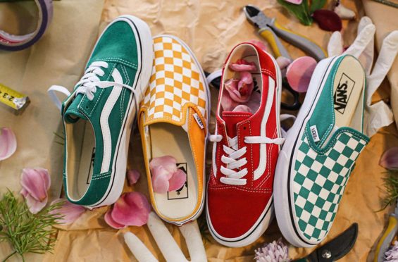 LTDkicks's tweet photo. 🔥New sneaker post (The Vans Mule Pack Transforms The Old Skool And Slip-On) has been published on Ltd. Kicks - https://t.co/FYbzydTZSA https://t.co/EJHSVL54ix