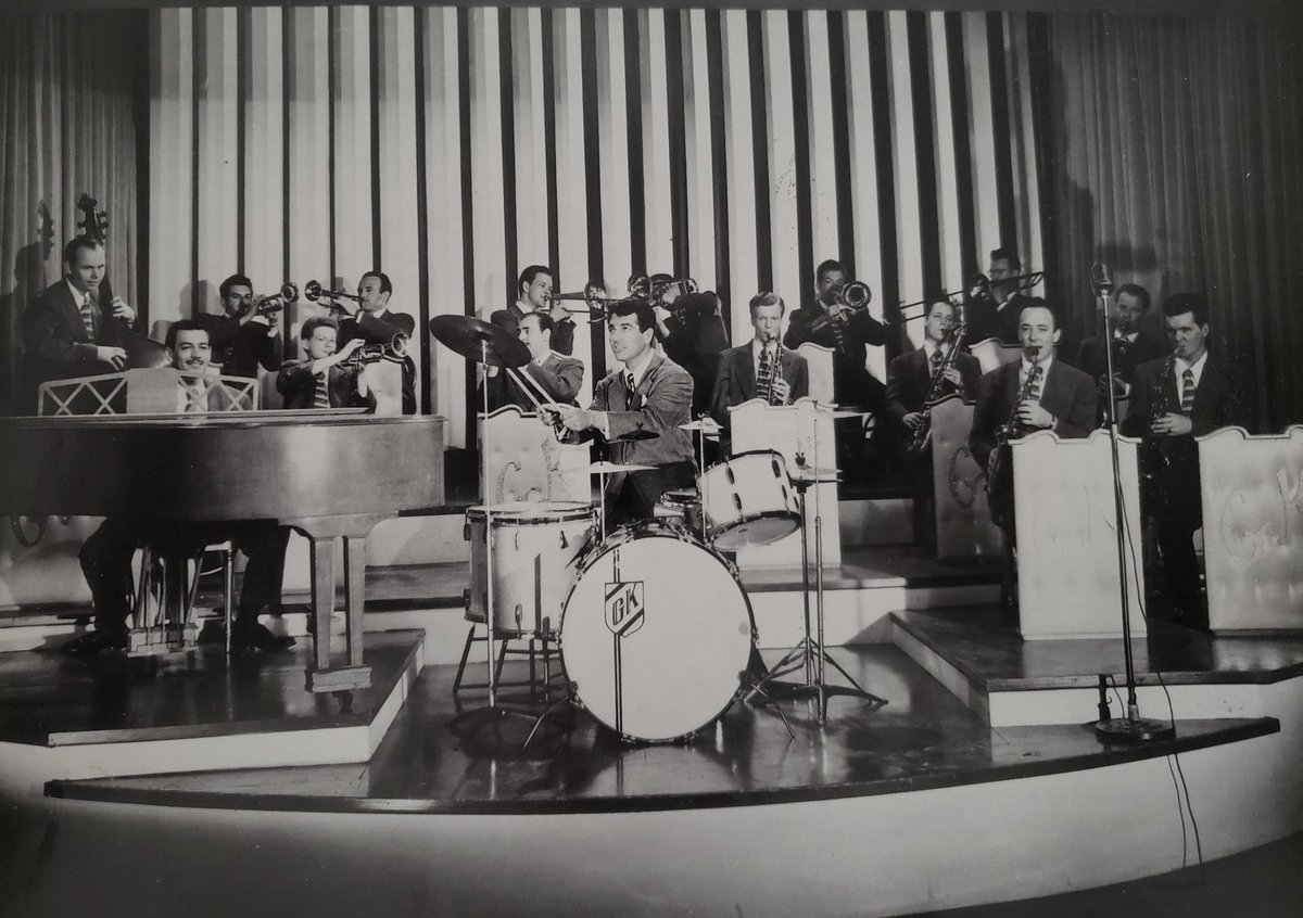 DailyFlickNY's tweet image. #DFNYTunes:
The Gene Krupa Band As Featured In 1947's "Beat The Band" - with Red Rodney (Trumpet), Gerry Mulligan (Saxophone), Warren Covington (Trombone), Marty Napoleon (Piano), and of course, #GeneKrupa on Drums. #Jazz 
#BeatTheBand #MartyNapoleon 
imdb.com/title/tt003917…
