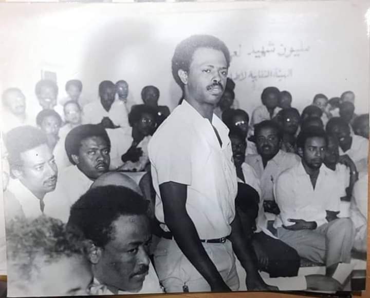 Mojahed04's tweet photo. د. اكرم التوم وزير الصحة فى إضراب 1989 الشهير ومن خلفة الشهيد د. علي فضل
تاريخ ثوري ناصع https://t.co/d9BalhKhed