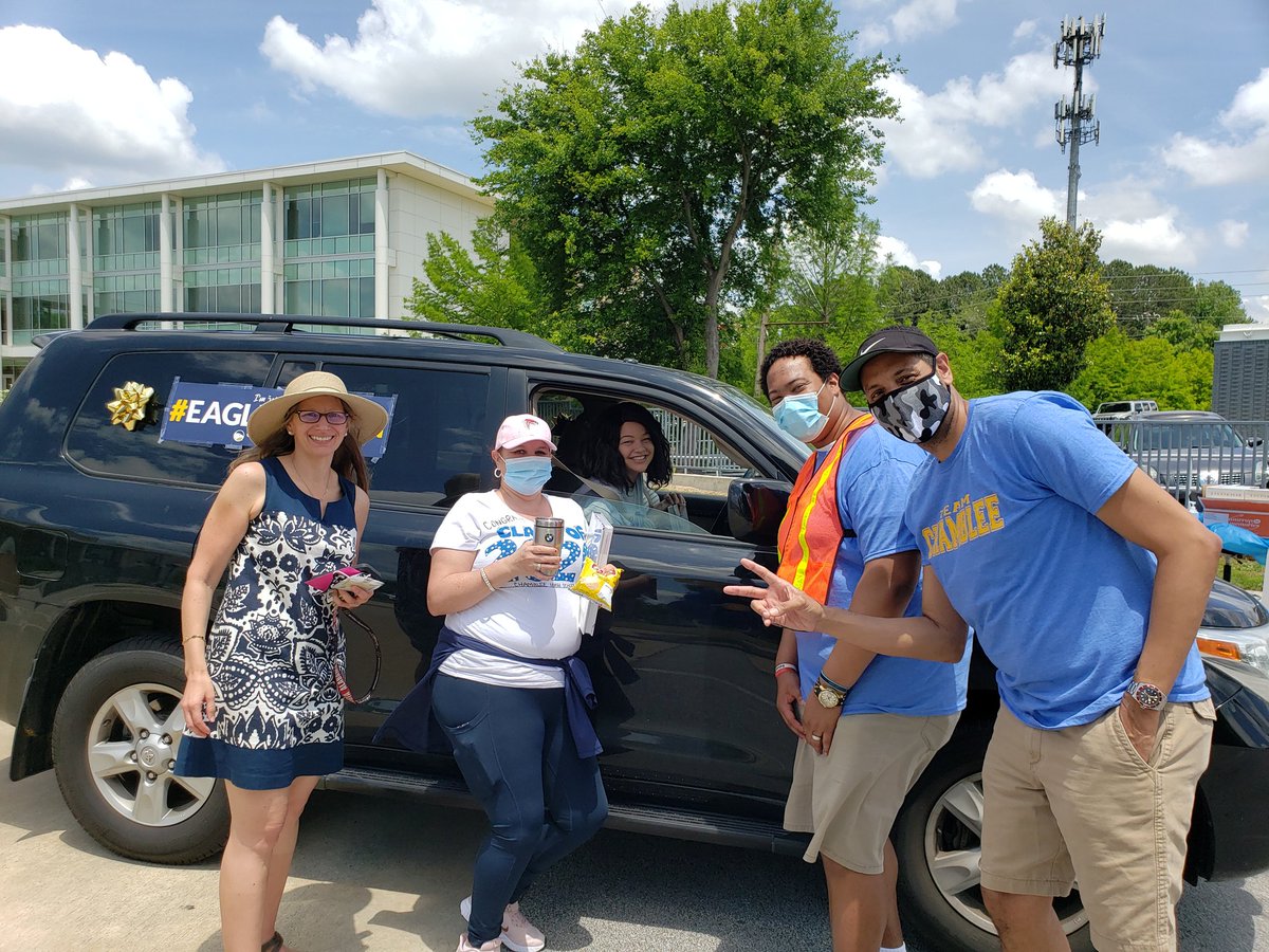 drbasilmarin's tweet image. Spent today celebrating our relentless class of 2020 with a senior drive through!! #ClassOf2020 #Proudadmin