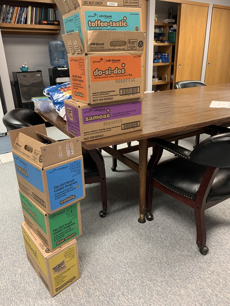 Huge thank you to the Girl Scout troop who donated all these cookies to us! We appreciate it greatly!

Muchas gracias a la tropa de Girl Scouts que nos donó todas estas galletas! ¡Lo apreciamos mucho!