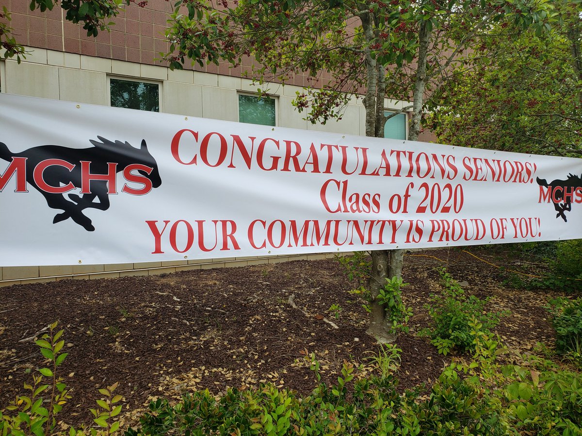mchsmustangs's tweet photo. Such a great time celebrating our seniors with our first Senior Sign Parade! So glad to see so many of their faces! Thanks to the MCHS staff who came out and to Manhattan Pizza for supplying pizzas and certificates for our seniors! @WCPSS #WhatStartsHereChangesEverything https://t.co/83tizWmZNO