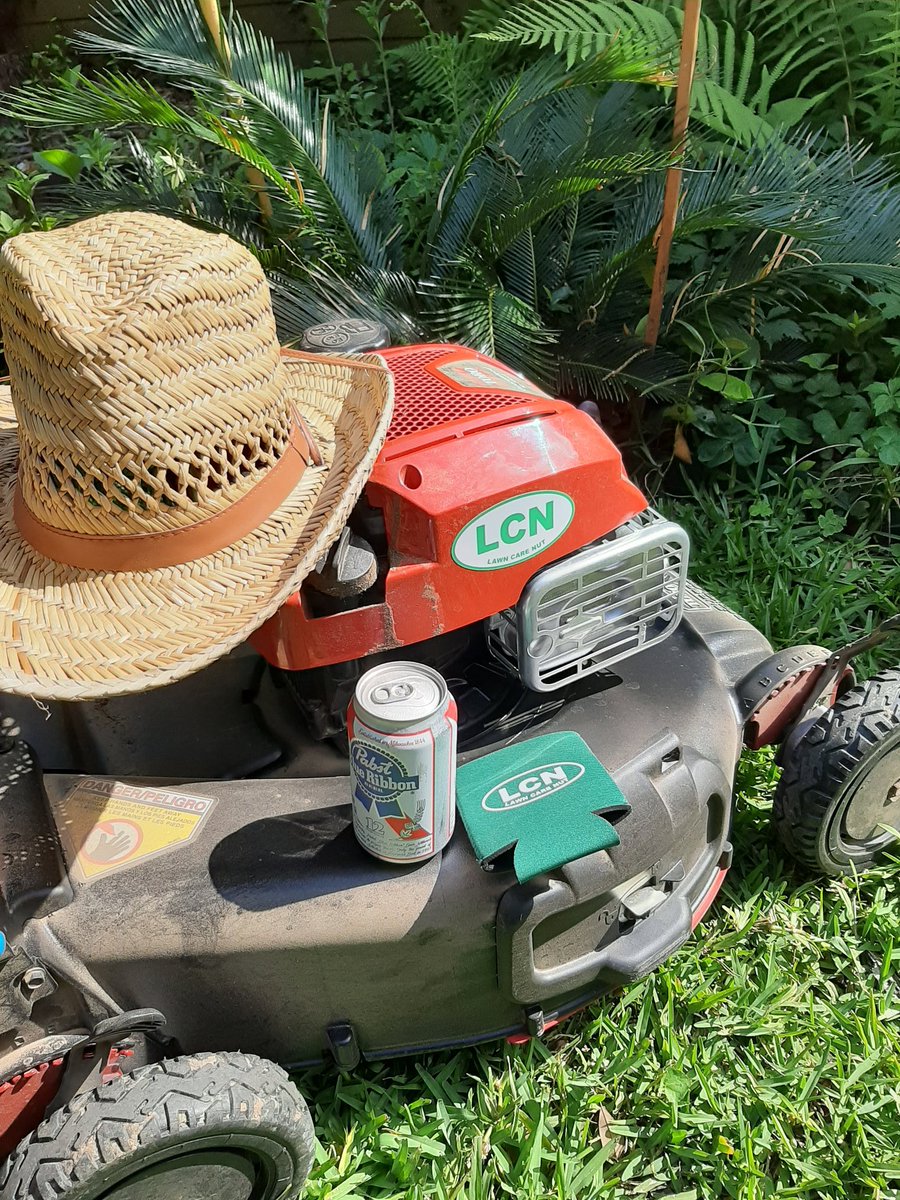 TwoBitHoh's tweet photo. #WEEKNIGHTYARDWORK #ENJOYTHEMOW before the t-storms hit! @AllynPaul @PabstBlueRibbon https://t.co/H4esGycc74