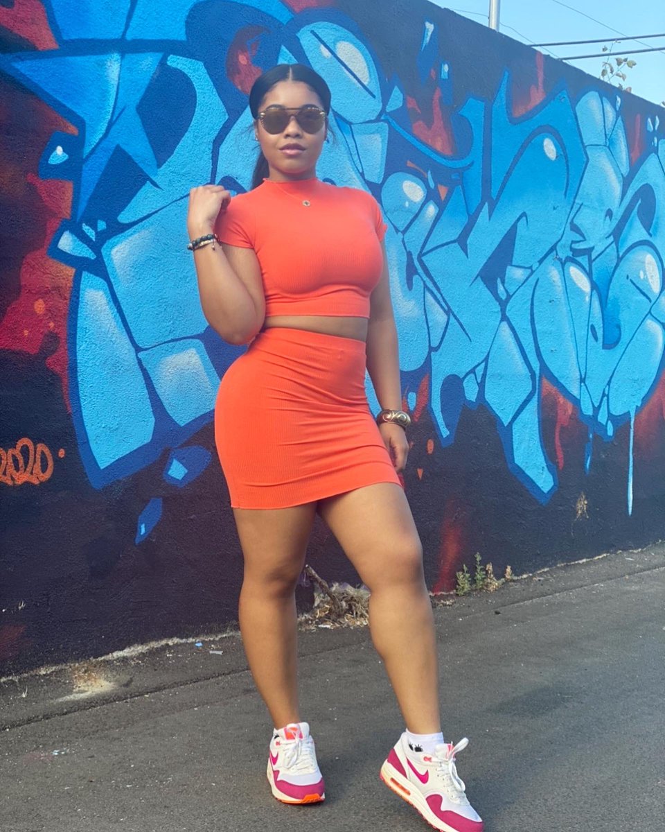 Destiny_Jones1's tweet photo. the nikes on my feet keep my cypher complete 👟 https://t.co/7GBqypVPTJ