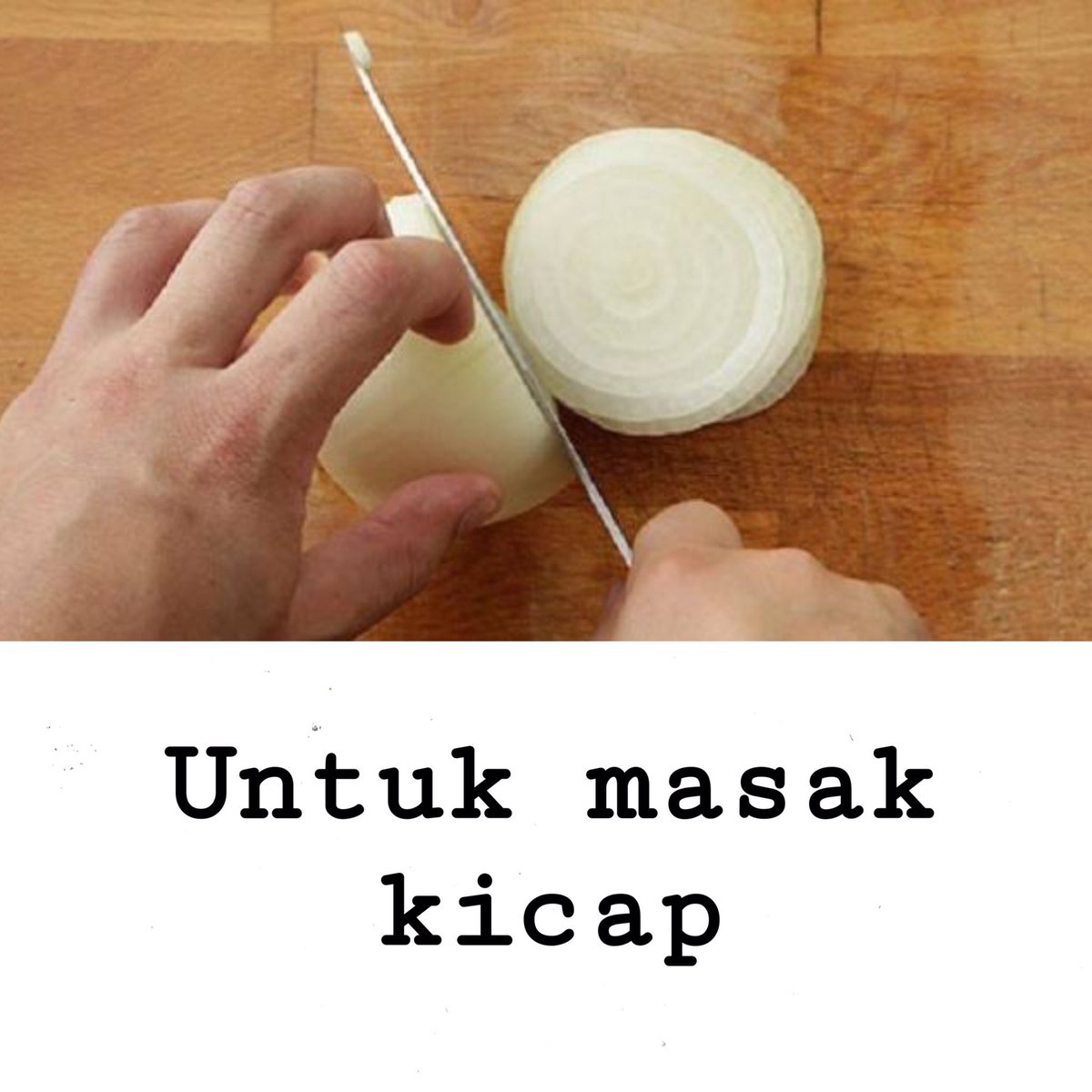 PasaSkudai's tweet photo. Cara Hirisan Bawang

Ramai yang tidak tahu cara memotong bawang dapat mempengaruhi kualiti dalam rasa masakan. 

Jadi lepas ni, boleh la potong dengan cara yang betul, pasti masakan akan bertambah sedap! 😋 https://t.co/BQOIIrxiez