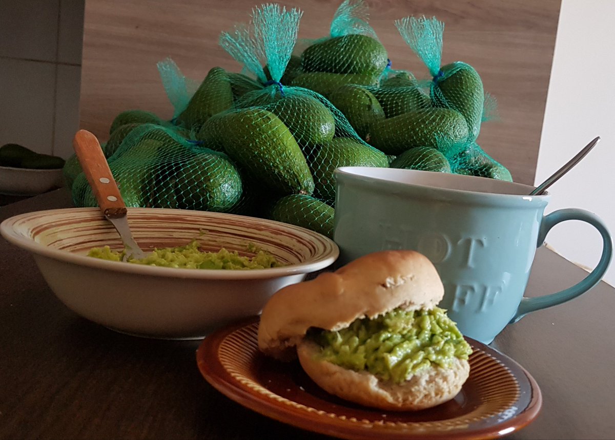 ValeConii's tweet photo. VENDO MALLAS DE PALTAS🥑! Lleve de lo weno, a $2.500 la mallita con 6 paltitas. 
Cada 🥑 pesa app. 150g.
Palta fuerte.
Entrego:
Estación Hospital
Terminal Buses #ViñadelMar https://t.co/Xx9w4CG0tp