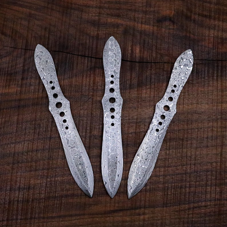 HskKnives's tweet photo. New handmade damascus steel throwing knife set of 3 knives. With beautiful leather pouch.
Raindrop pattern.
Anyone interested people feel free inbox me. #handmade #beautifulknife #huntingknife #customized #welldesign #damascus #sharp #hunting #fishing #edc #knifeloves #knifelove https://t.co/ZvoL8fxiEL