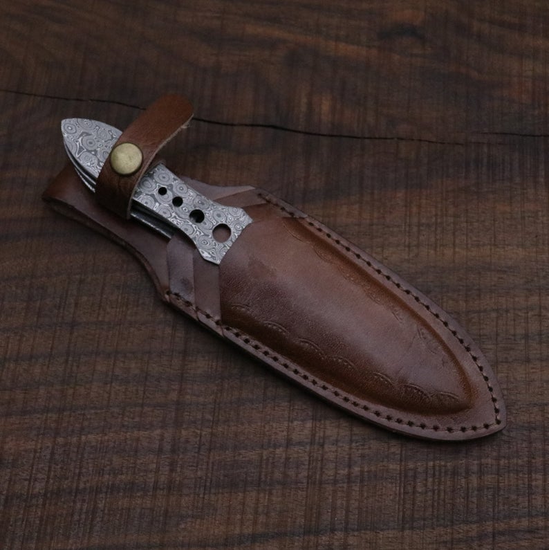 HskKnives's tweet photo. New handmade damascus steel throwing knife set of 3 knives. With beautiful leather pouch.
Raindrop pattern.
Anyone interested people feel free inbox me. #handmade #beautifulknife #huntingknife #customized #welldesign #damascus #sharp #hunting #fishing #edc #knifeloves #knifelove https://t.co/ZvoL8fxiEL