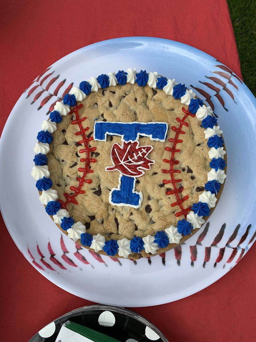 RyanDecker_'s tweet photo. 🇨🇦 OH CANADA❗️🇨🇦
Bridgeport’s Ben Mossburg signed with the University of Toronto today to continue his baseball career! 
Hear from him coming up in just a few minutes in the @12SportsZone 
@BridgeportBase1 @UofT_Baseball https://t.co/7yEGKVmwG9