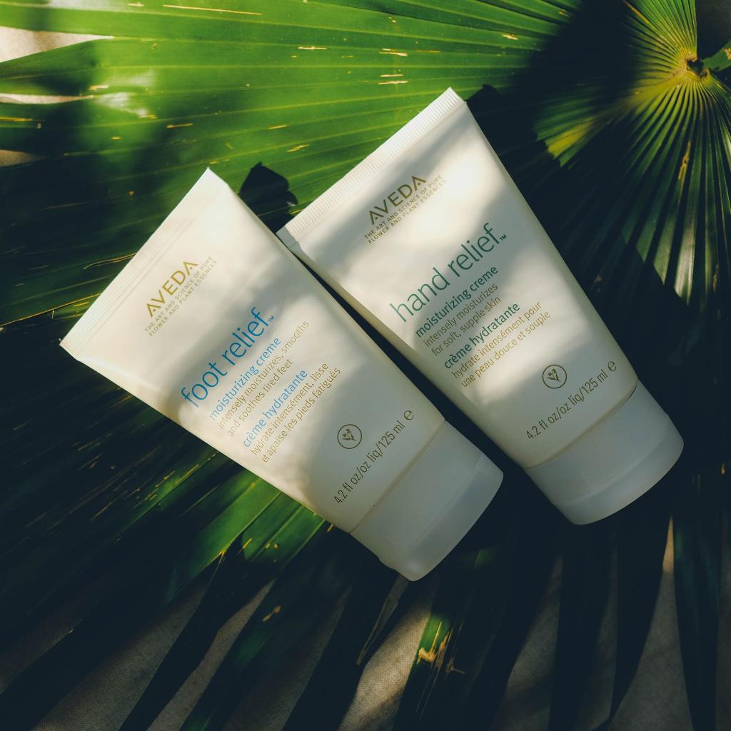 aveda's tweet photo. Take care of you. 
Take care of your family. 
Take care of your friends.

Give yourself and those you love an extra dose of self-care. Enjoy 25% off with our Friends and Family sale on https://t.co/nJjDmlTS2S, starting today.

#AvedaCares #AvedaAtHome #SelfCare #GreenBeauty https://t.co/32ECre6x3z