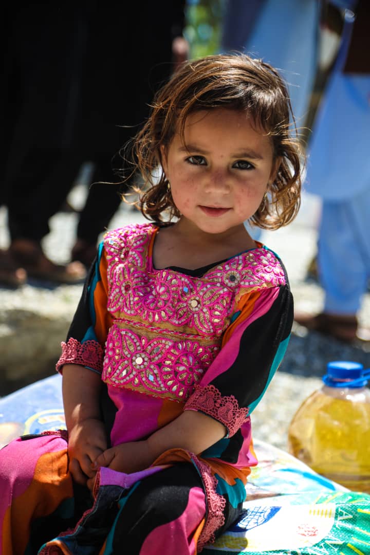ZamaniFndn's tweet photo. Khas Kunar - @bsarwary Initiatives, with the #ZamaniFoundation, provided food essentials and #COVID19AFG protective gear to families in the Kunar province. https://t.co/hJmvwCFLPn