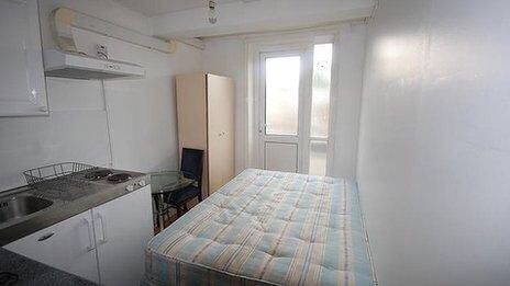 elzulista's tweet photo. Buenas noches zulistas! Hoy os traemos zulo en Londres, por 737 £ no tendrás nunca más que levantarte de la cama, más que nada porque no podrás! Disfruta de hacer el vago sin remordimientos. Ideal para cenas de 10 personas. https://t.co/cwBoPXFJIG