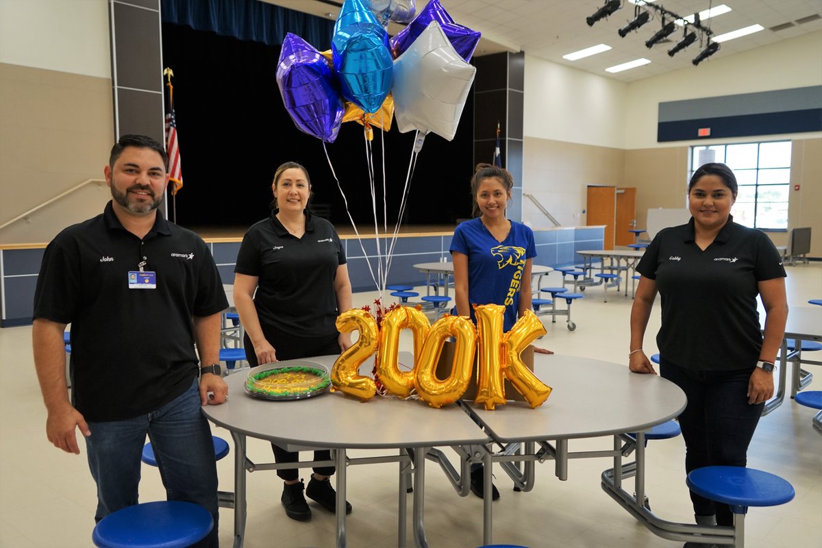 FrenshipISD's tweet photo. ๐จ200,000 MEALS SERVED!๐จ
Today we surpassed 200,000 meals served to children in our community through curbside meals! You don't typically see these faces, but these are the men & women who help make it possible! Thank you, Aramark, for meeting the needs of our community! https://t.co/OhXhoOOeNS