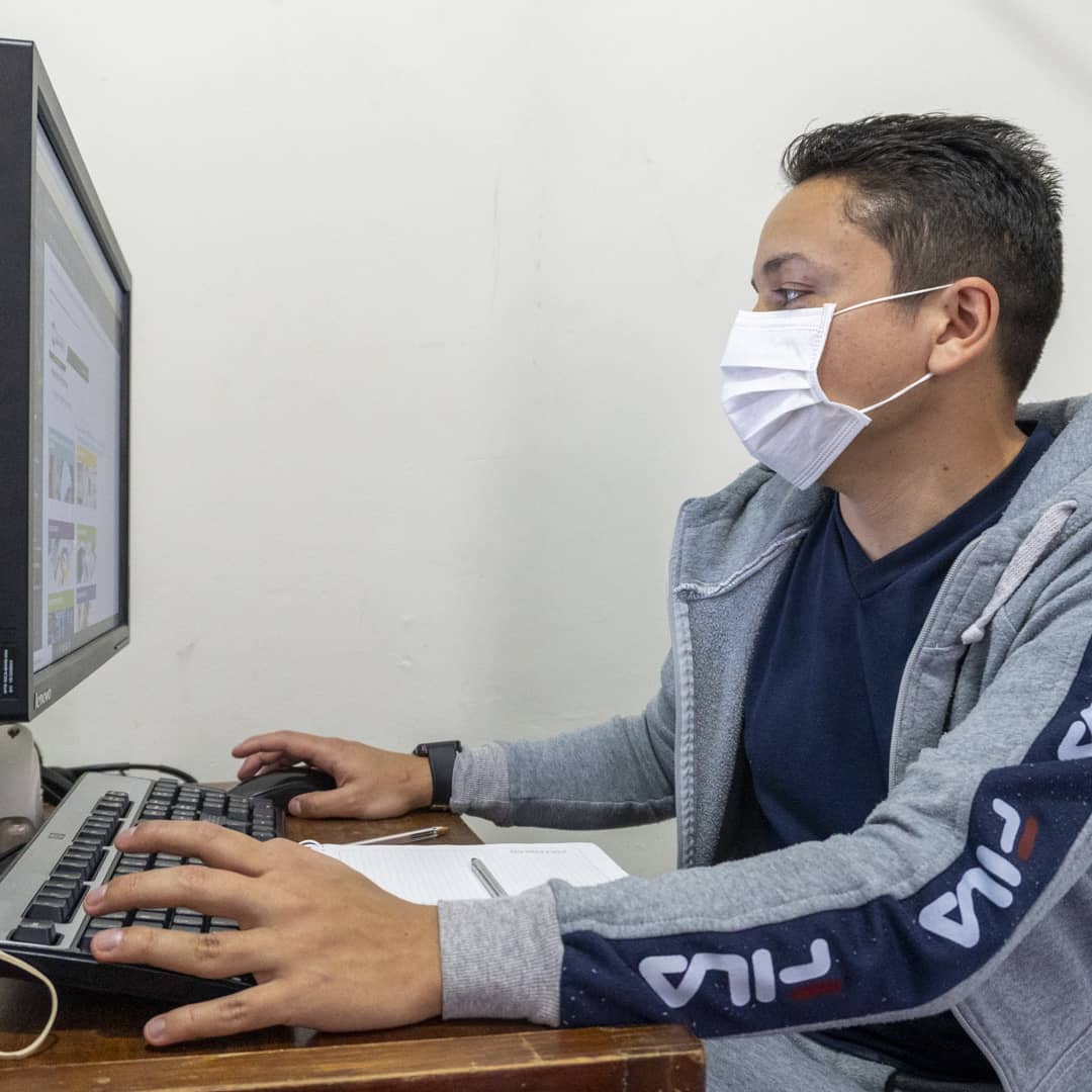 UniLibertadores's tweet photo. Sabemos que la situación es difícil para todos y por eso estamos entregando computadores y planes de datos a estudiantes que los necesitan para acceder a las plataformas digitales de la FULL #FULLConectados @ASCUN1 @Universidadcol https://t.co/1AOhLcLOpm https://t.co/2WjGdpOTeD