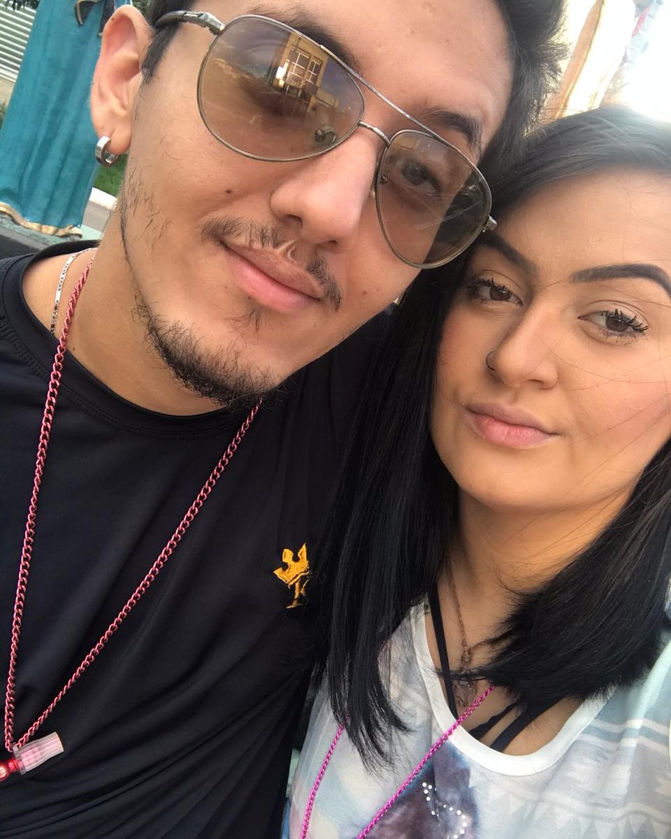 Luyzhl's tweet photo. Amor q n cabe em palavras ❤❤ https://t.co/W8FrA2R8mL