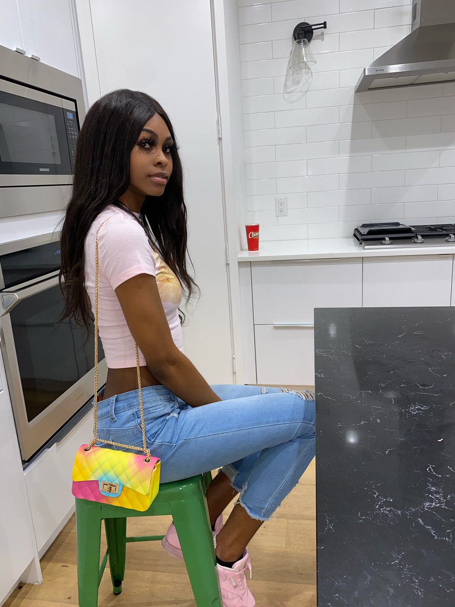 onlymechyna1's tweet photo. Somewhere sitting pretty 🍭 https://t.co/tl1cxdU4Mh
