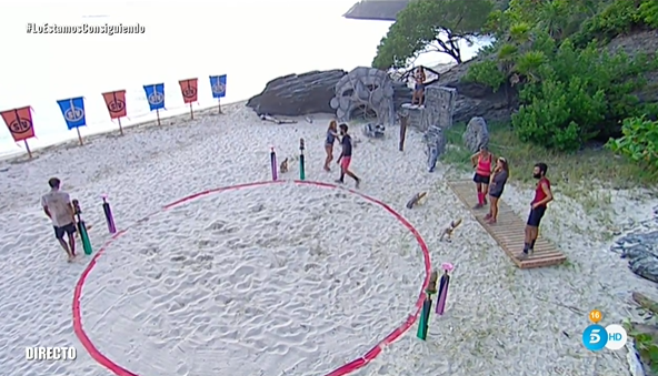 Supervivientes's tweet photo. ¡Duelo final! ¡Hugo contra Barranco! ¿Quién quieres que sea LÍDER?

🔄 Barranco
❤️ Hugo

https://t.co/0FBgMJbayp #SVGala13 https://t.co/uMJnfuftZu