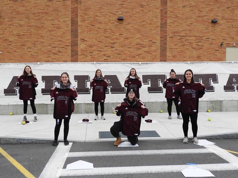 laura_pum's tweet photo. Congrats to the Arcadia Varsity Softball Seniors 🥎 @GreeceArcadia https://t.co/ImkYSTJWAf