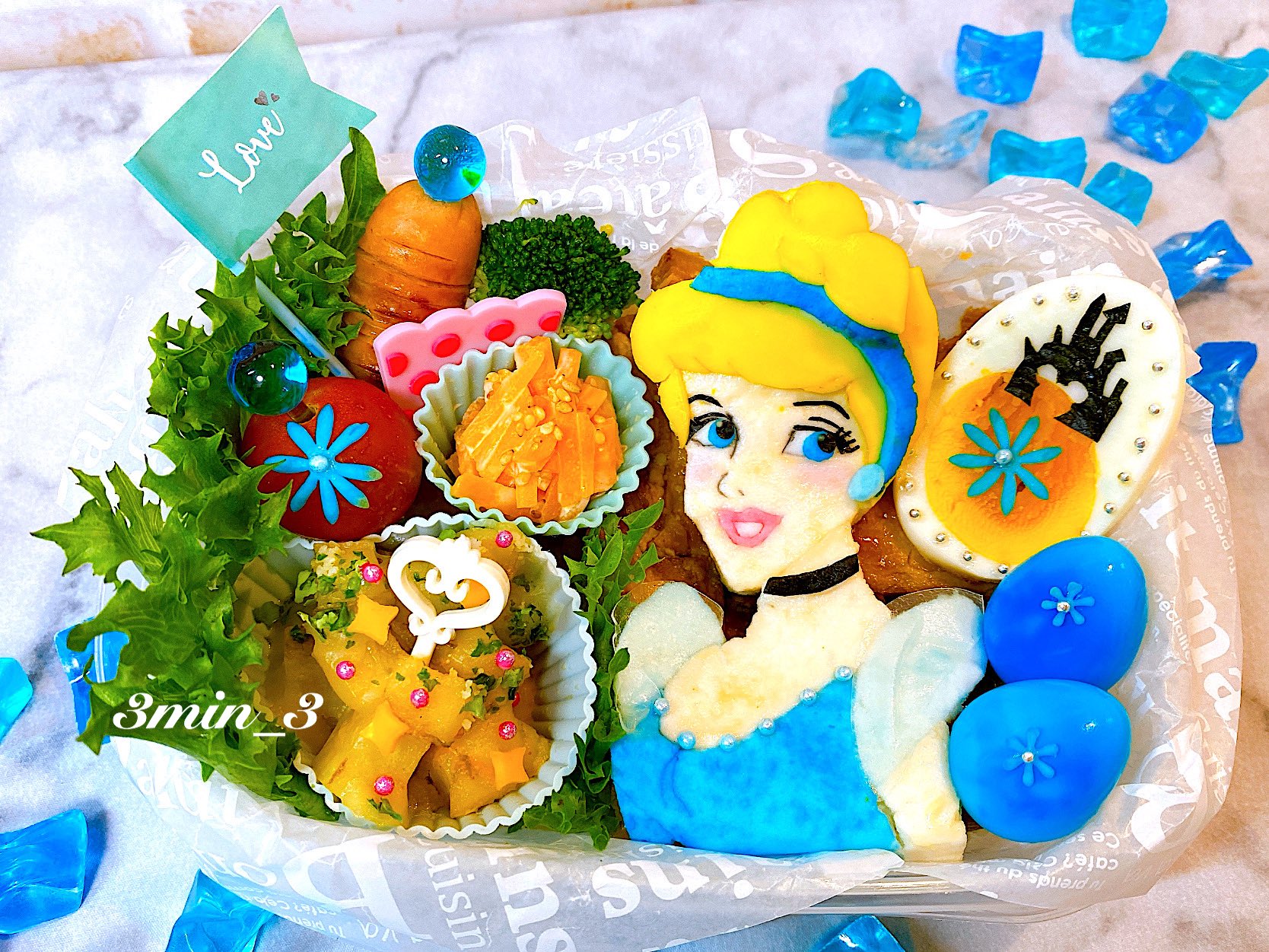 تويتر みぃ على تويتر 白雪姫に続いて シンデレラ弁当 上は乙女でも下は豚の角煮丼 肉食シンデレラ W 袖周りのレースや胸元のパールまで こだわってみました キャラ弁 デコ弁 はんぺんアート 旦那弁当 愛妻弁当 お昼ご飯 お弁当 ランチ ランチ