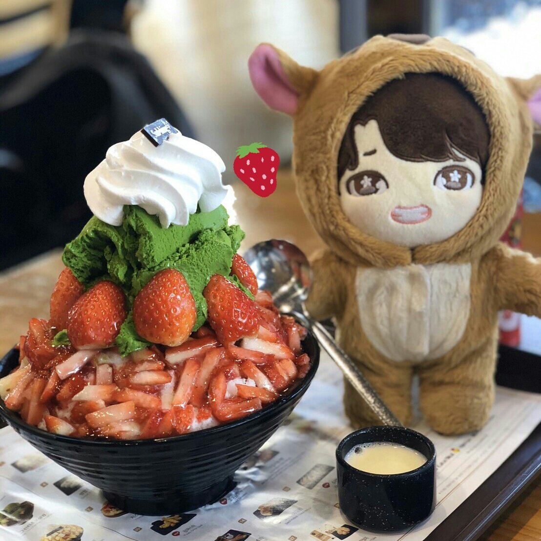 NicK_NacK91's tweet photo. น้องฮันอยากกินบิงซูสตอเบอร์รี่!!! 😋���
Hannie like to eat stawberries~~~
#HAN #StrayKids #HannieDoll #HANdoll #StrayKidsDoll https://t.co/iUNjItk3r0