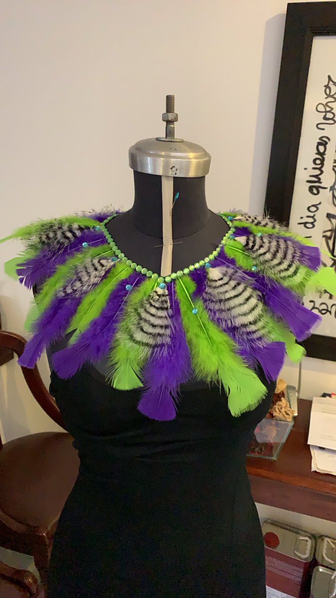 PLFASHION's tweet photo. #DIY Los invitó a crear cuellos de plumas en esta cuarentena si haces alguno compártemelo https://t.co/humcy71LkM