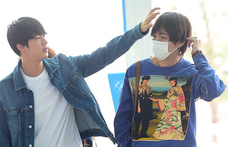 archive1204's tweet photo. [𝖱𝖤𝖶𝖨𝖭𝖣] 2 years ago today May 14, 2018 #JIN at Incheon International Airport Heading to LAX for BBMAs 

 #진 #석진 #SEOKJIN #방탄진 #방탄진 #ジン #金碩珍 #BTS @BTS_twt https://t.co/SinzKk5y2j