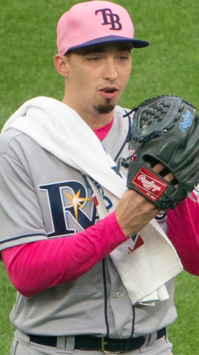 mikemata's tweet photo. #BlakeSnell #masputo #Crybaby #fakeplayer #RAYS Get off your high horse and realize some OF us making a HELL OF ALOT LESS THAN YOU and HAVE NO CHOICE BUT TO WORK! JUST QUIT BASEBALL BRO! MLB will be just fine! #GoodRiddance https://t.co/zXDgrl3WKf