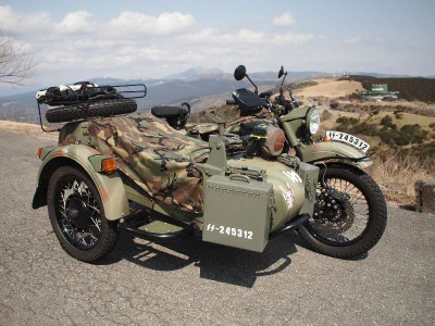 @sou_kisyuku 多分、乗ってるの
ウラル（ロシアのバイク）を単車化したものかと思う。 