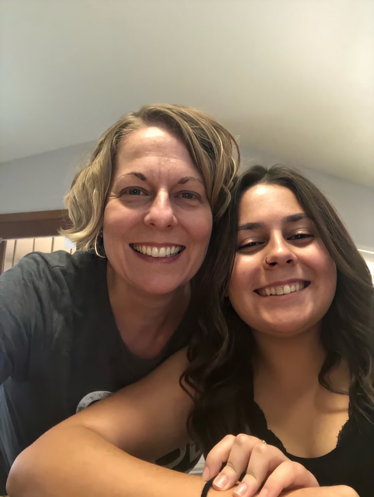 MissRangerJen's tweet photo. Proud of my Hamilton Husky 🐾Student of the Year!!
Way to go @abbymaelarson 🤩 https://t.co/zqG1wkIOL4