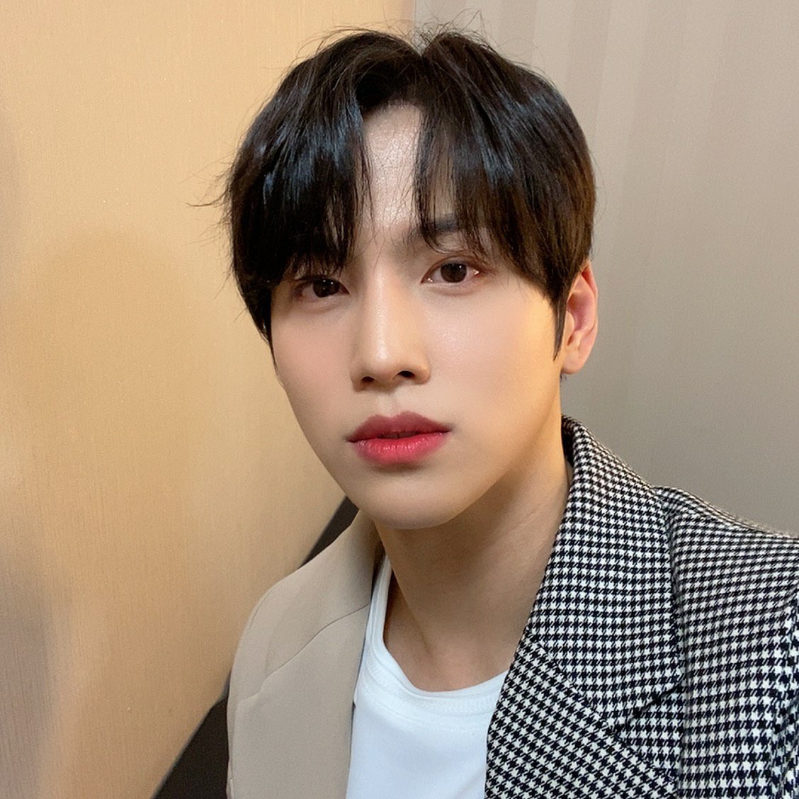 BOY_JPofficial's tweet photo. ［#グクホン］

Meet You会いたいですㅠㅠ
いつもMeet Youのことたくさん考えているから、僕たちみんなで頑張りましょう🙏❤️

#BOfYou #비오브유
#グクホン #김국헌 #국헌 https://t.co/NrCRnTOCdZ