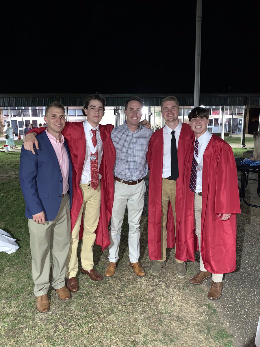 HHS_Hoops_'s tweet photo. Tough. Fearless. Unselfish. The three pillars to our program. And these three brought those traits EVERY single day!! We will definitely miss them and can’t wait to see what they do in the future! @clay_4blanton @Bl5Lamb @Tyler_Malone_ https://t.co/b7q64QStBg