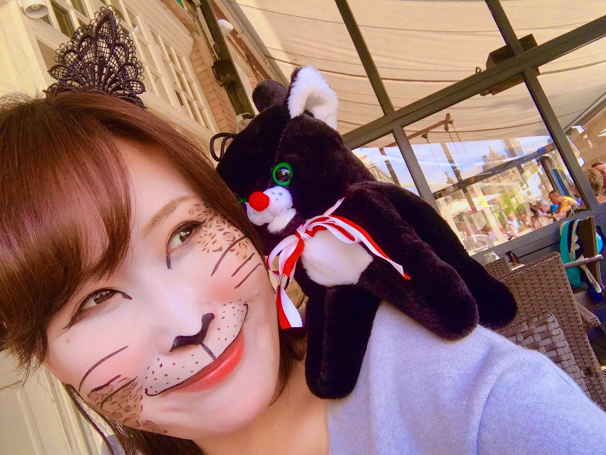 平船智世子 奇祭ハンター 21年は 3年に一度開催されるベルギーの猫祭り Kattenstoet カッテンストゥッツ 一見猫だらけの可愛いお祭りなんだけど むかし魔女の疑いをかけられた人達や猫を悼むための悲しい過去を持つお祭りにゃんだ ミ 平船智世子 奇祭ハンター 21年は 3年に一度開催されるベルギーの猫祭り Kattenstoet カッテンストゥッツ 一見猫だらけの可愛いお祭りなんだけど むかし魔女の疑いをかけられた人達や猫を悼むための悲しい過去を持つお祭りにゃんだ ミ