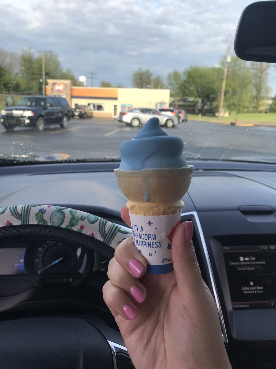 ciara__stout's tweet photo. I’m not sure who at the Warsaw @DairyQueen thinks this is okay, but I’m big sad. #gypped #YouHadOneJob https://t.co/s6cnBbU1Cj