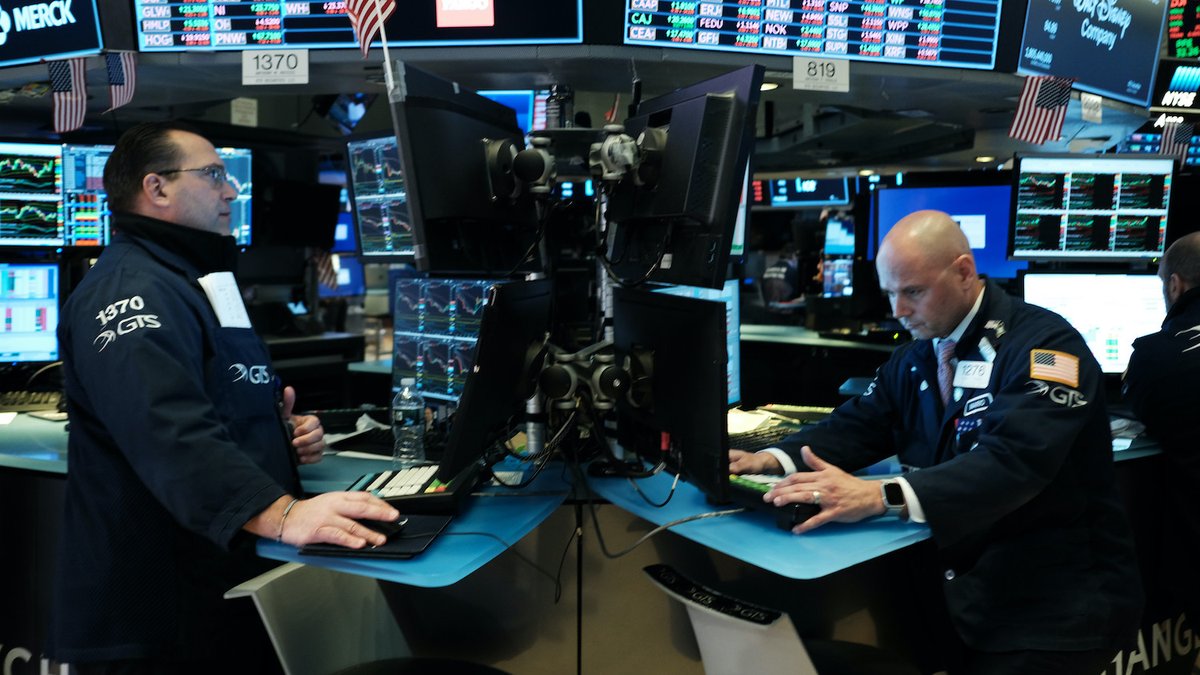 lifehacker's tweet photo. So, what actually *is* the stock market? #BackToBasicsWeek https://t.co/1CFuYoIWG8 https://t.co/NOviYqK5KM