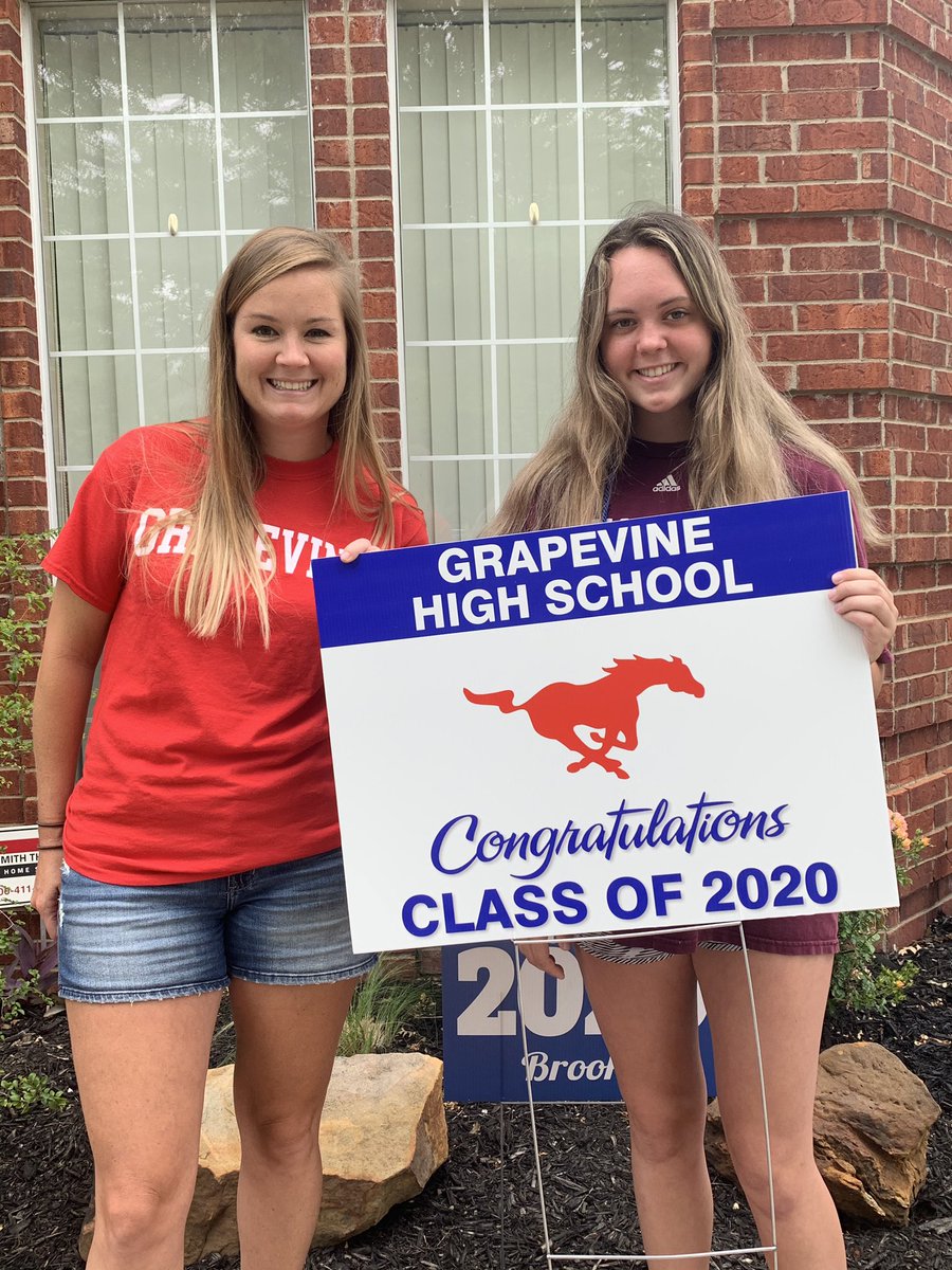 MrsPro22's tweet photo. Senior sign delivery to some of Grapevine’s best! Hard to believe your 4 years have come and gone (almost), &amp; so many cheers (&amp; a few tears) to celebrate the accomplishments you have achieved during that time. We are so proud of you! The best is yet to come for these 4!!💙💙💙💙 https://t.co/dDdCHybiy5