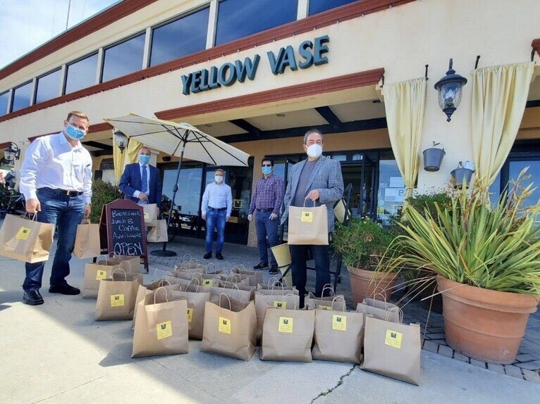 CityofRPV's tweet photo. Today, the City showed our gratitude to RPV’s grocery workers and supported one of our restaurants by donating lunch from Yellow Vase to the staff of both Trader Joe’s in RPV.
Thank you to these hardworking personnel, who should always be treated with kindness.
#RPVTogether https://t.co/O9fqzkSJDj