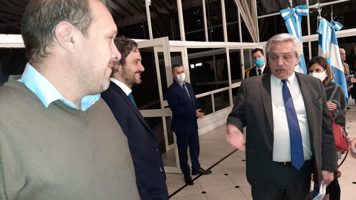 cnctargentina's tweet photo. #Hoy @ChristianMinoOk acompañó a @alferdez y @MariaEBielsaOk en la presentación de #ArgentinaConstruye, un programa que generará 754 mil nuevos puestos de trabajo para compañerxs de todo el país y tendrá una inversión de 28.992 millones de pesos este año. #TrabajoGenuino https://t.co/Z2Fj3mKYgw